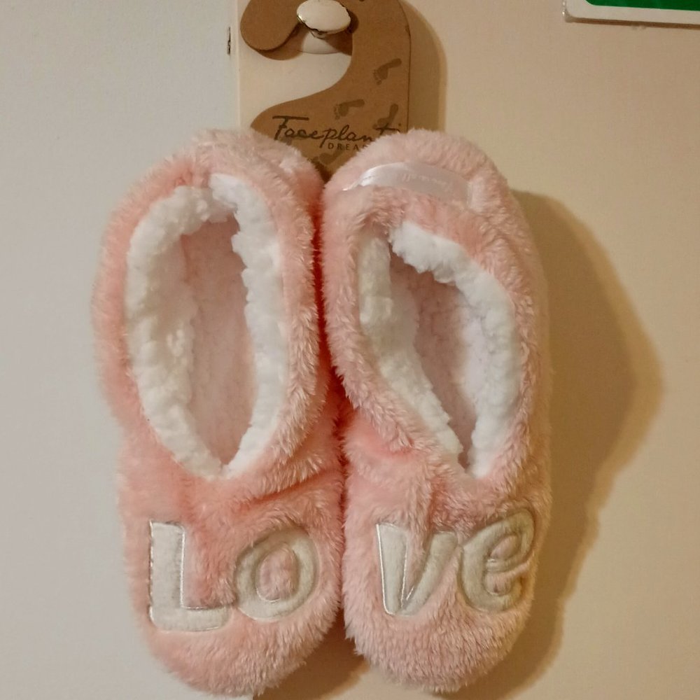 NWT ~ Pink, Sherpa Cozy LOVE Footsies by FacePlant Dreams'    (Size: Large 9/10)